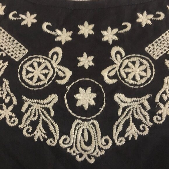 Nine West Gray Embroidered Blouse Bohemian Peasant Shirt Size Small NWT - Picture 3 of 11